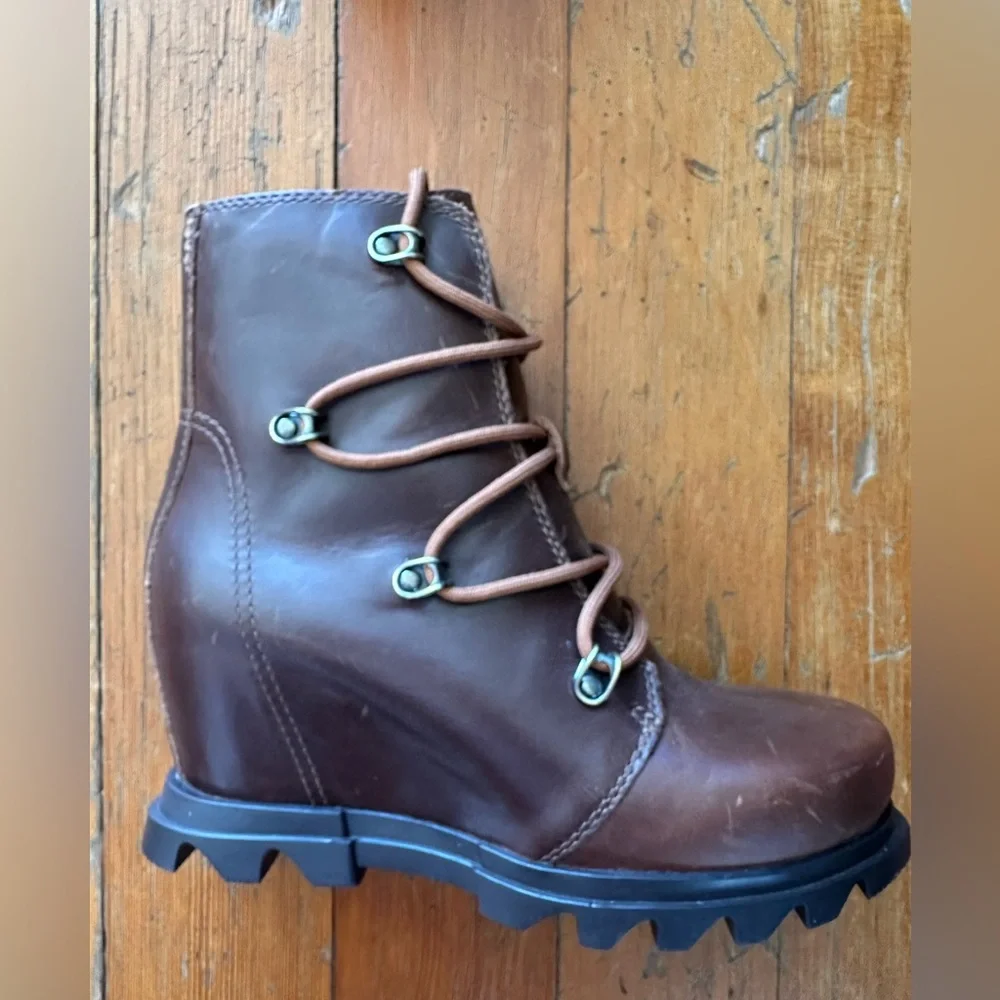 NWT Sorel Joan of arc Tan Leather Wedge Boots - Picture 12 of 16